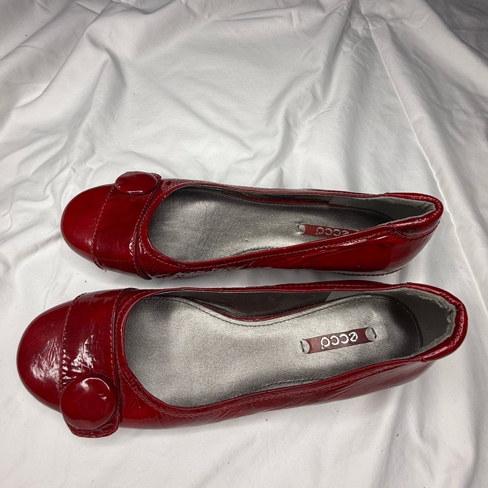 Ecco comfy flats, red patent leather Like new